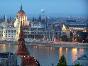 647581_budapest_twlight.jpg